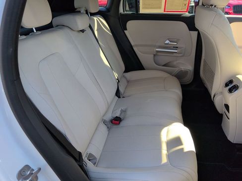 Used 2025 Mercedes-Benz GLA 250 4MATIC image 30