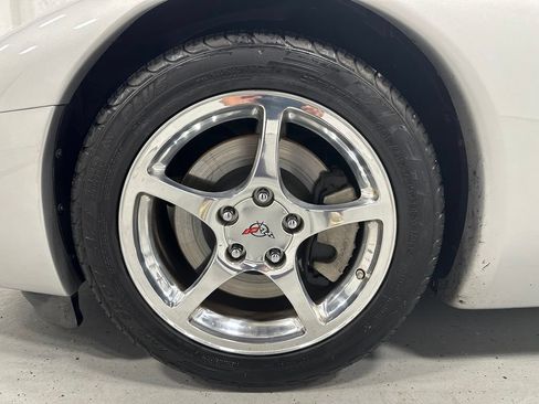 Used 2001 Chevrolet Corvette Convertible w/ Preferred Equipment Group2 RWD image 42