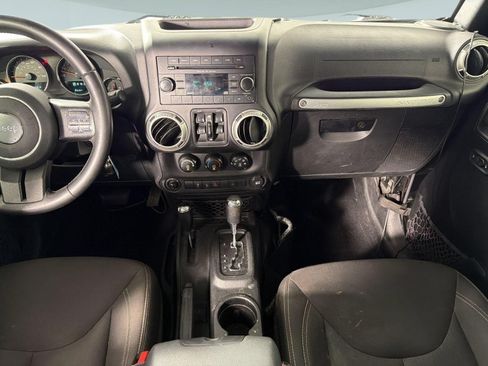 Used 2017 Jeep Wrangler Unlimited Sahara AWD/4WD image 29
