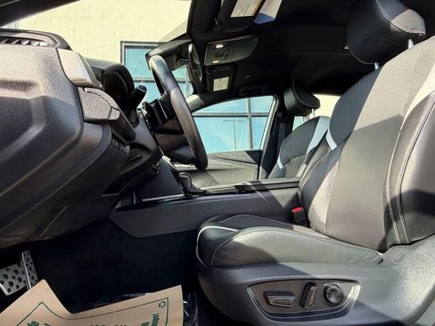 Used 2025 Toyota Camry SE image 10