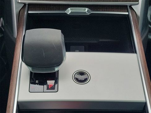 Certified 2024 Land Rover Range Rover SE image 20