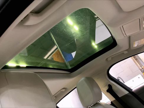 Used 2017 Jaguar XE Premium image 13