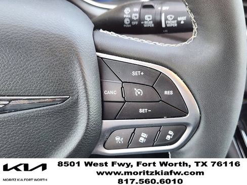 Used 2025 Chrysler Pacifica Select FWD image 27