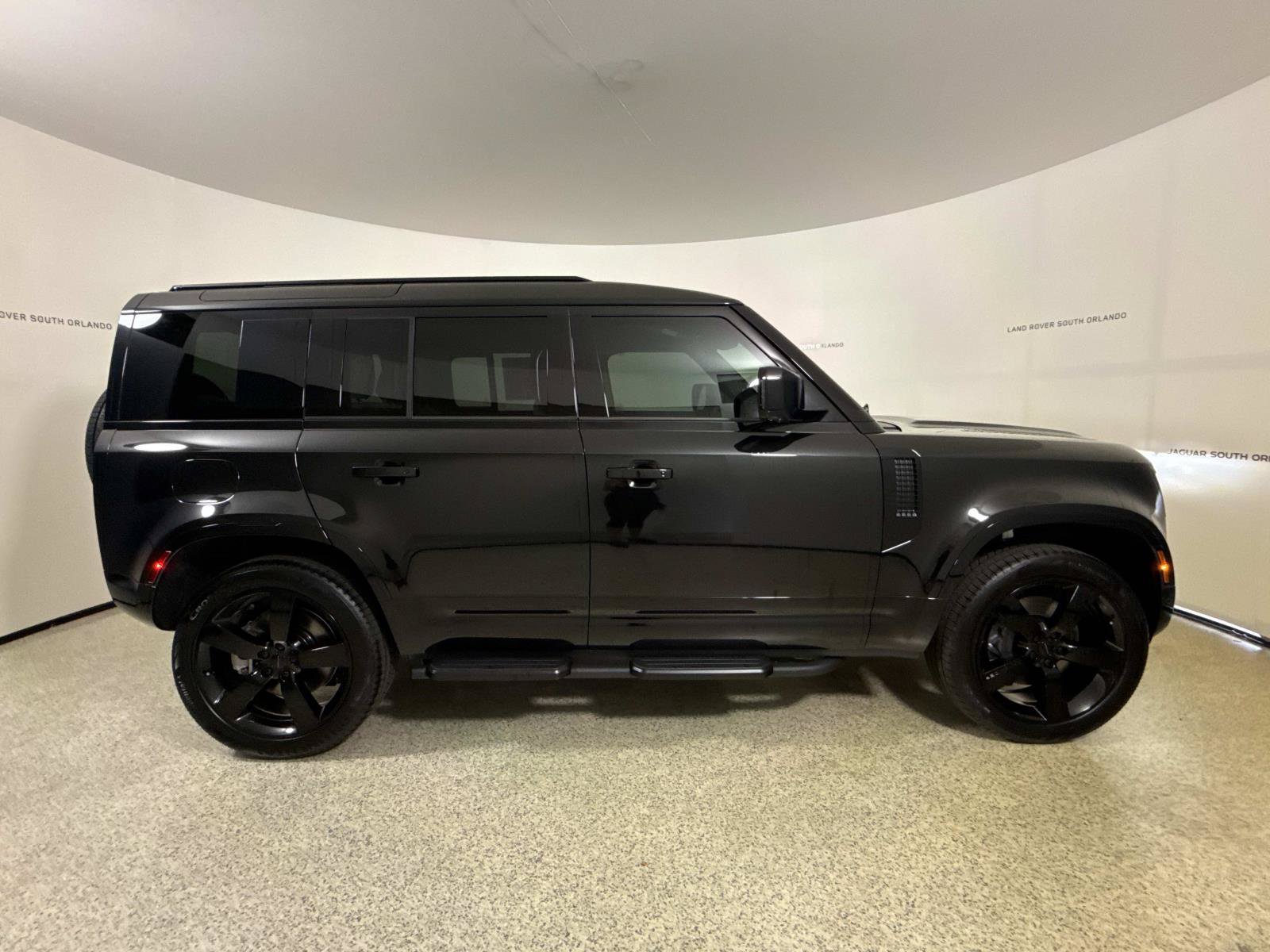 New 2026 Land Rover Defender 110 X-Dynamic SE AWD/4WD image 6
