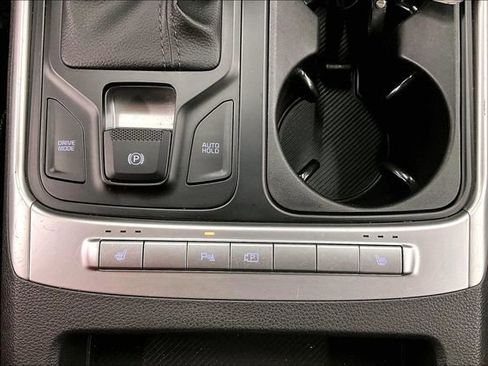 Used 2025 Kia Carnival FWD image 38