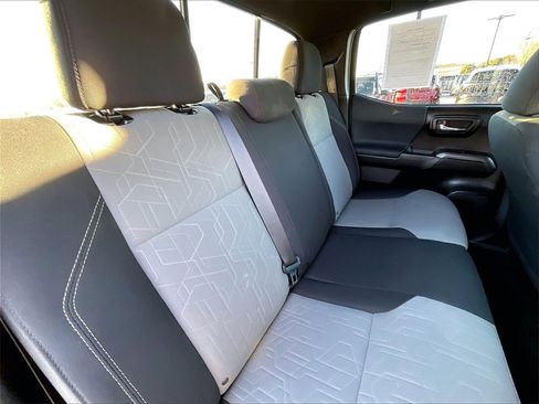 Used 2020 Toyota Tacoma TRD Sport image 15