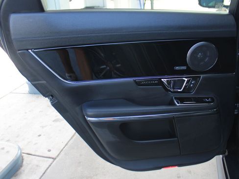 Used 2019 Jaguar XJ Supercharged image 36