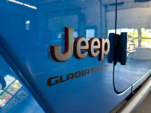 Used 2024 Jeep Gladiator Rubicon AWD/4WD image 12