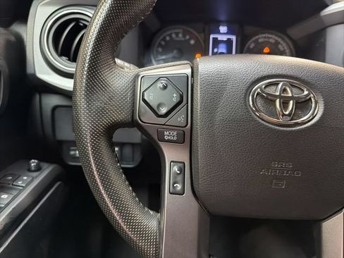 Used 2022 Toyota Tacoma TRD Sport w/ Technology Package AWD/4WD image 17