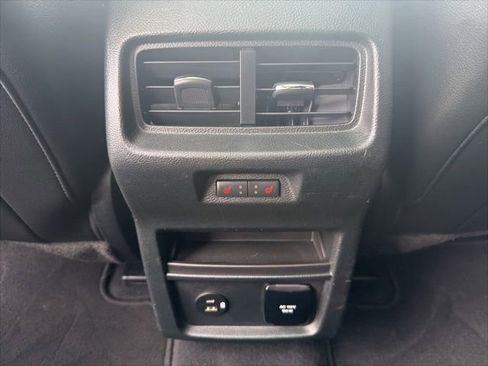 Used 2021 Ford Edge Titanium w/ Equipment Group 301A AWD/4WD image 18
