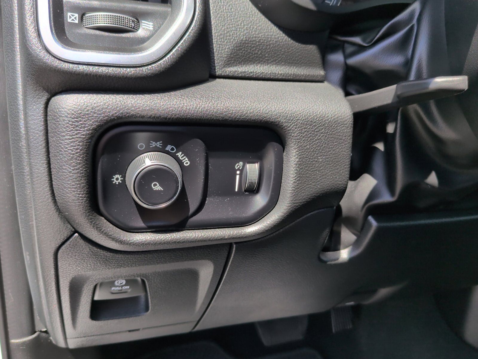 Used 2024 RAM 1500 Laramie AWD/4WD image 19