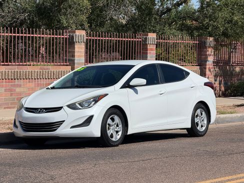 Used 2015 Hyundai Elantra SE FWD image 1