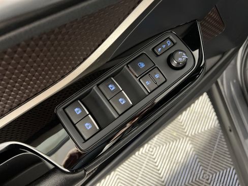 Used 2019 Toyota C-HR Limited FWD image 15