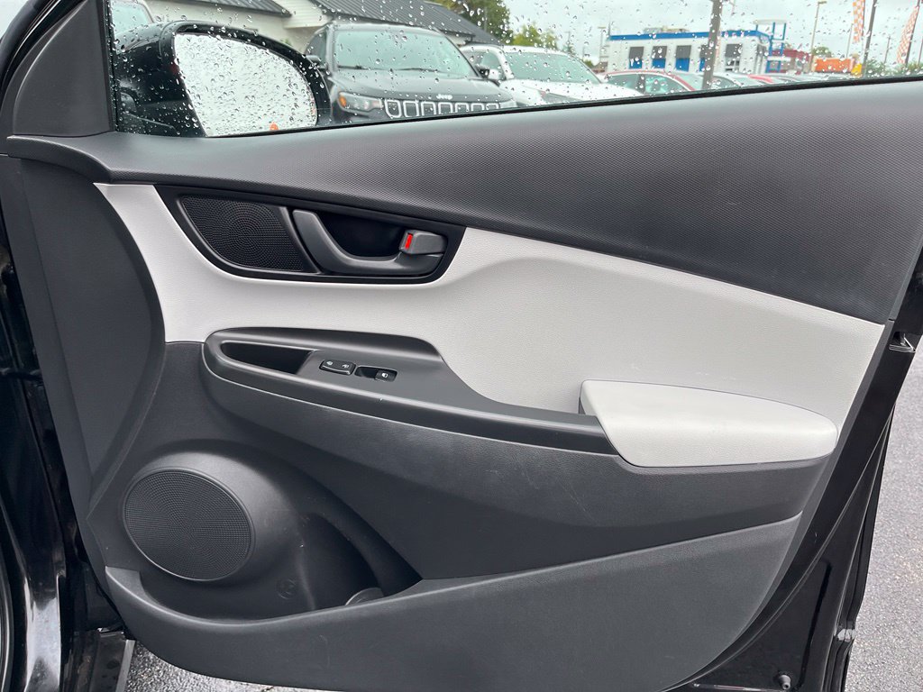 Used 2023 Hyundai Kona SE w/ Cargo Package FWD image 32