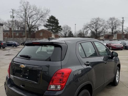 Used 2019 Chevrolet Trax LS image 7