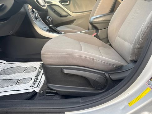 Used 2016 Hyundai Elantra SE image 20