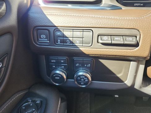 Certified 2024 GMC Yukon Denali image 23