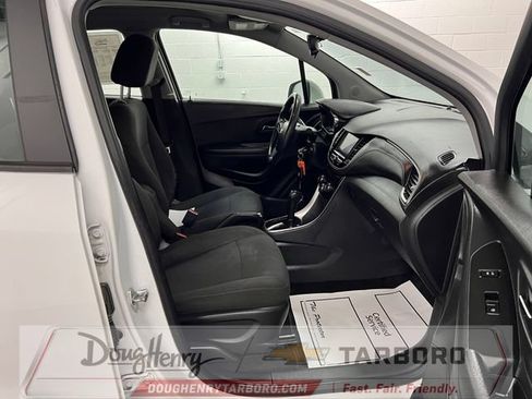Used 2020 Chevrolet Trax LS FWD image 37