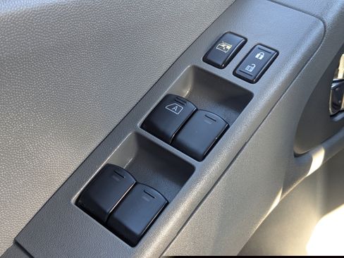 Used 2013 Nissan Frontier SV w/ SV Value Truck Pkg image 22