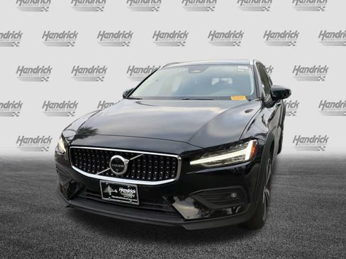Certified 2025 Volvo V60 B5 Cross Country Plus image 5