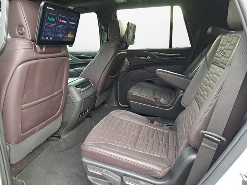 Used 2024 Cadillac Escalade Sport Platinum w/ LPO, ONYX Package AWD/4WD image 12