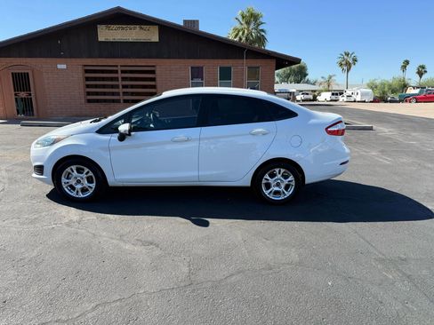 Used 2015 Ford Fiesta SE image 8
