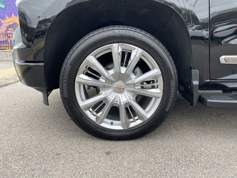 Used 2022 Chevrolet Silverado 1500 High Country w/ High Country Premium Package image 9