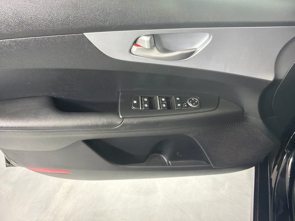 Used 2024 Kia Forte LXS FWD image 11