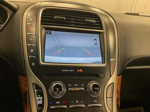 Used 2017 Lincoln MKX Select w/ Select Plus Package AWD/4WD image 24