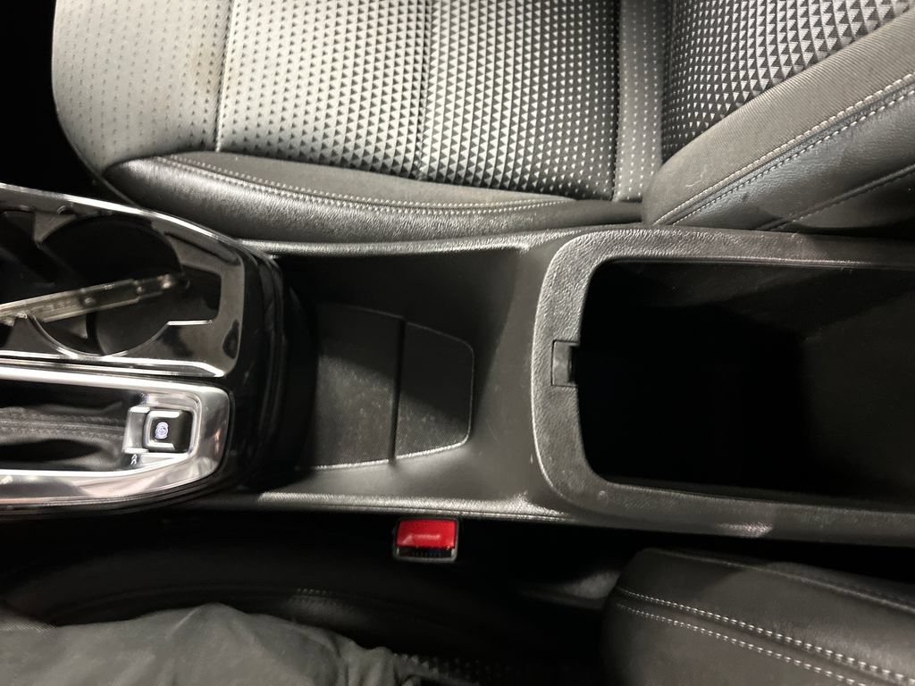 Used 2025 Chevrolet Trax LT w/ LT Convenience Package FWD image 19