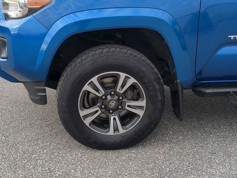 Used 2018 Toyota Tacoma TRD Sport w/ Technology Package image 19