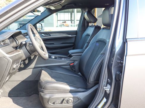New 2026 Jeep Grand Cherokee Altitude AWD/4WD image 13