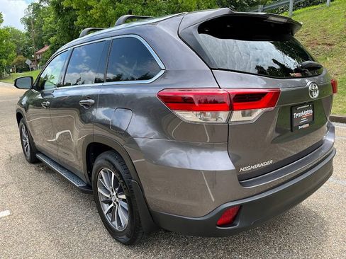 Used 2019 Toyota Highlander XLE AWD/4WD image 35