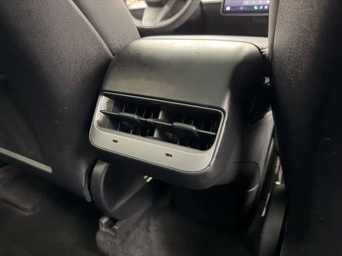 Used 2024 Tesla Model Y Long Range AWD/4WD image 30