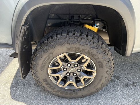 Used 2024 Chevrolet Colorado ZR2 w/ ZR2 Convenience Package III AWD/4WD image 22