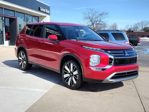 New 2026 Mitsubishi Outlander SE image 13