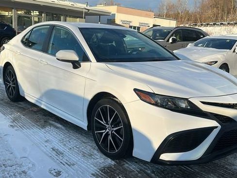 Used 2021 Toyota Camry SE image 4