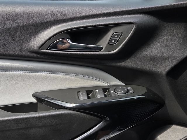 Used 2025 Chevrolet Trax LT FWD image 32
