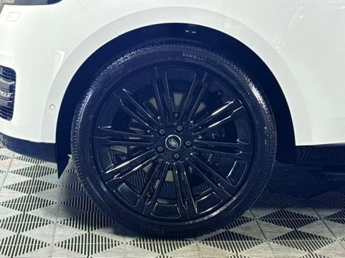 New 2025 Land Rover Range Rover SE image 12