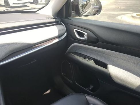 Used 2022 Jeep Compass Latitude w/ Sun and Sound Group FWD image 19
