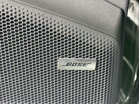 Certified 2025 Porsche Macan Electric image 32