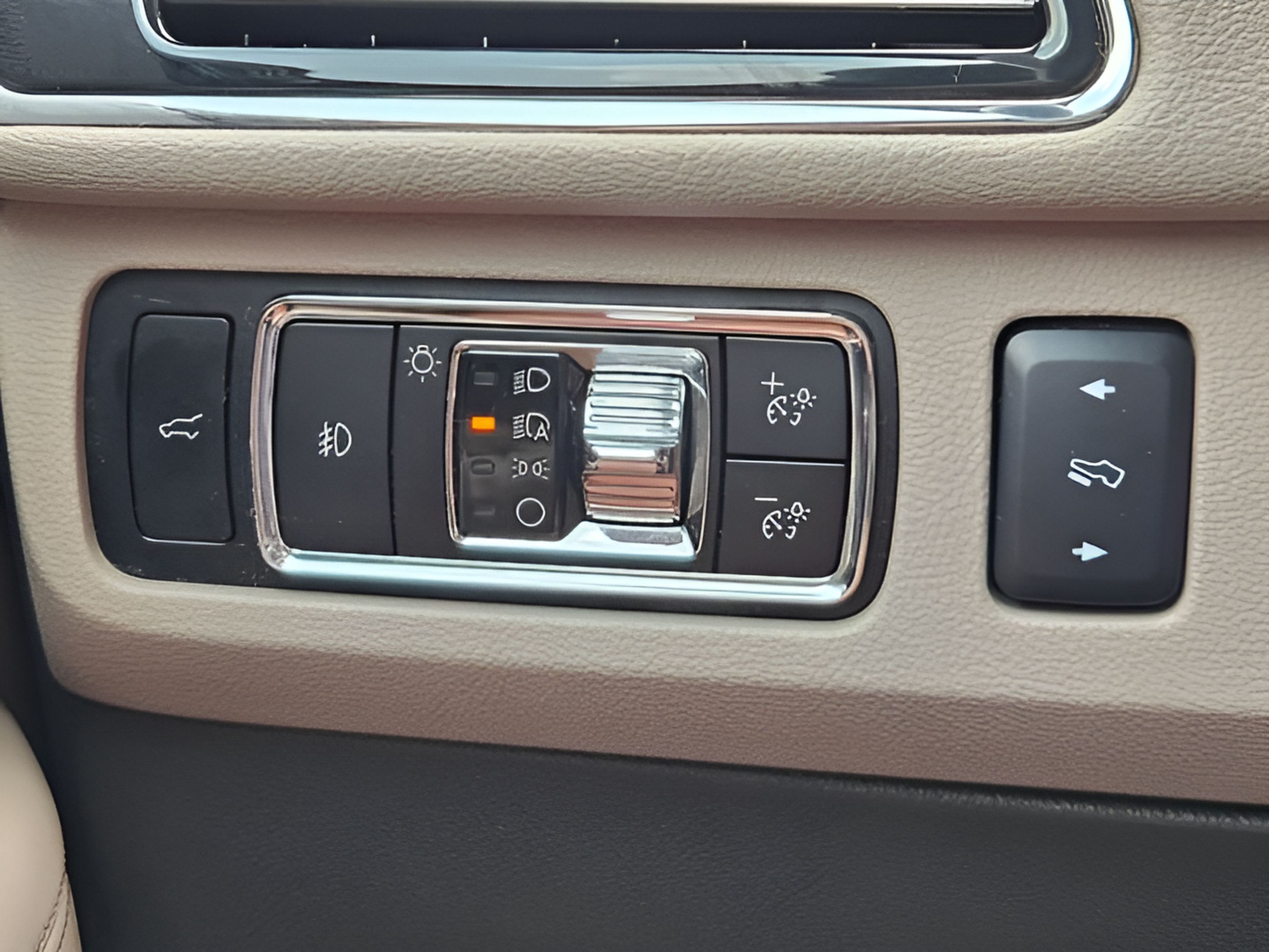 Certified 2024 Lincoln Navigator L Reserve AWD/4WD image 18