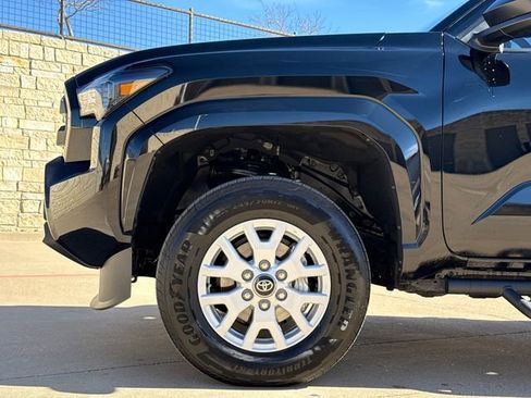 Used 2025 Toyota Tacoma SR image 5