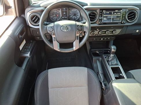Used 2020 Toyota Tacoma TRD Off-Road AWD/4WD image 11