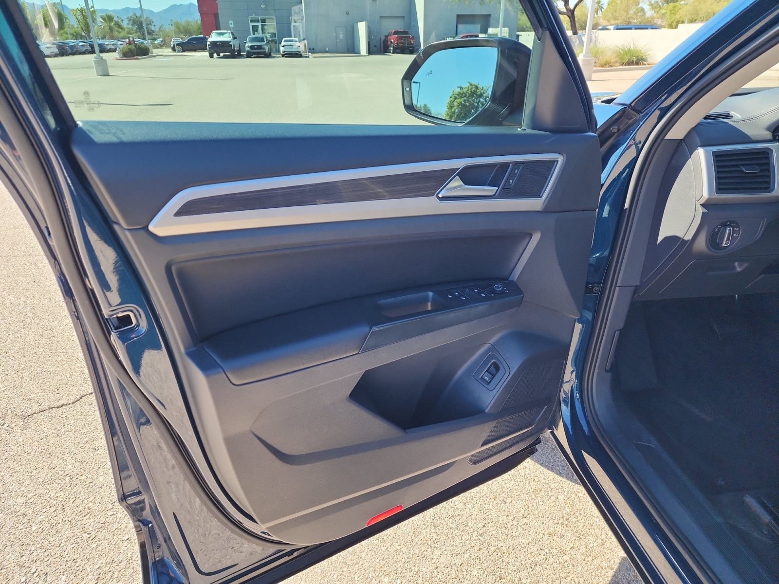 Used 2018 Volkswagen Atlas SE FWD image 13