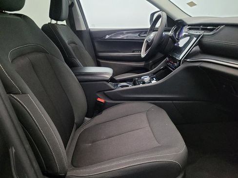 Used 2023 Jeep Grand Cherokee Laredo image 21