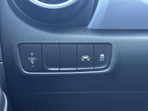 Used 2020 Hyundai Kona SE FWD image 29