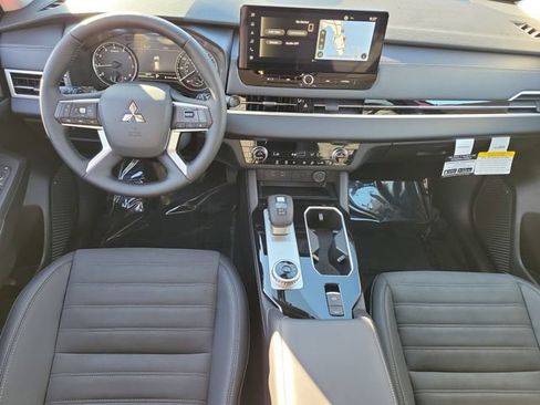 New 2026 Mitsubishi Outlander SE FWD image 17