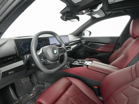 Used 2024 BMW 530i xDrive w/ Premium Package AWD/4WD image 10