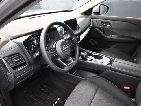 Used 2023 Nissan Rogue SV image 18